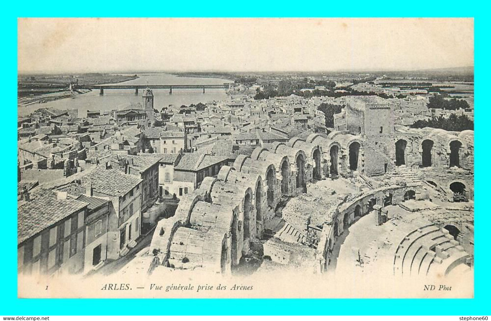 A867 / 009 13 - ARLES Vue Générale Prise Des Arenes - Arles