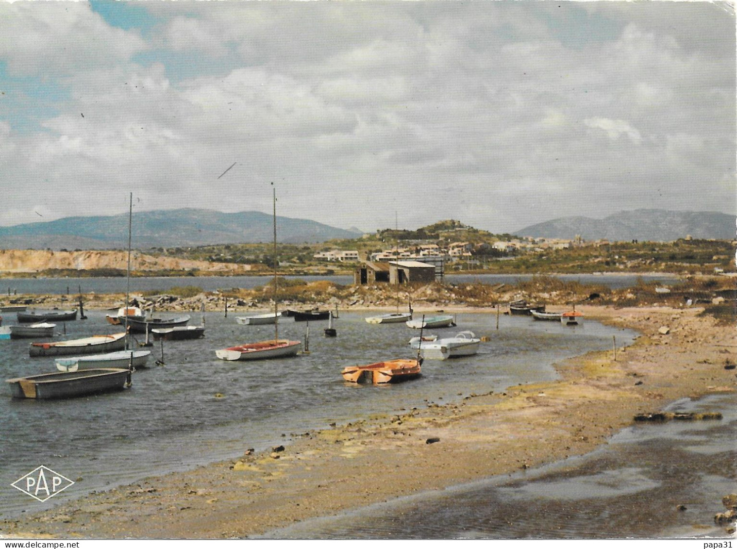 LEUCATE -PLAGE   De L'Etang Vue Sur Le Village Et Les Corbières - Leucate