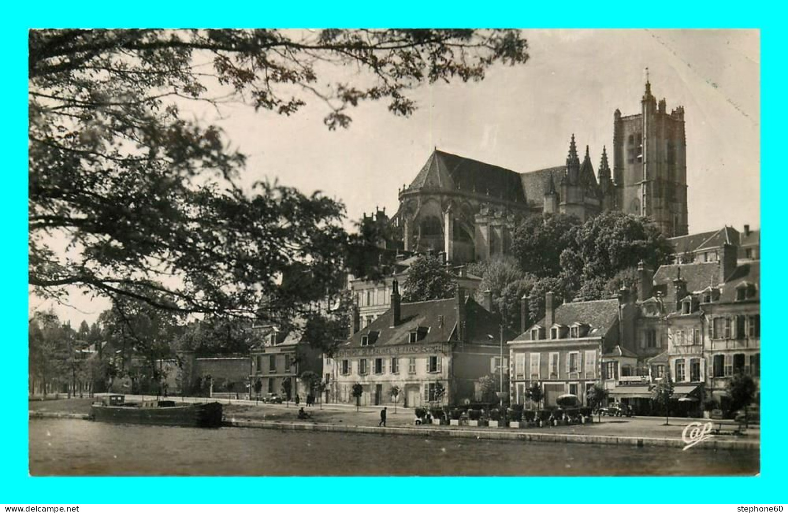 A866 / 213 89 - AUXERRE Cathédrale Et L'Yonne - Auxerre