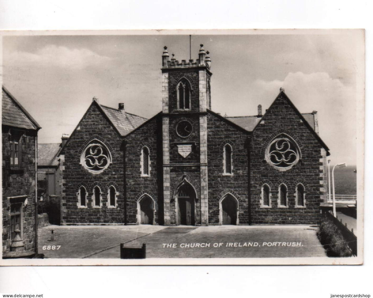 REAL PHOTOGRAPHIC POSTCARD - THE CHURCH OF IRELAND - PORTRUSH - NORTHERN IRELAND - Antrim