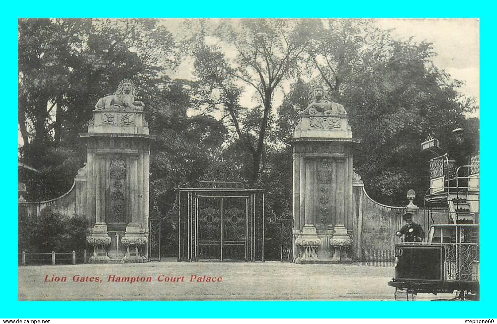 A858 / 397 HAMPTON Court Palace Lion Gates - Hampton