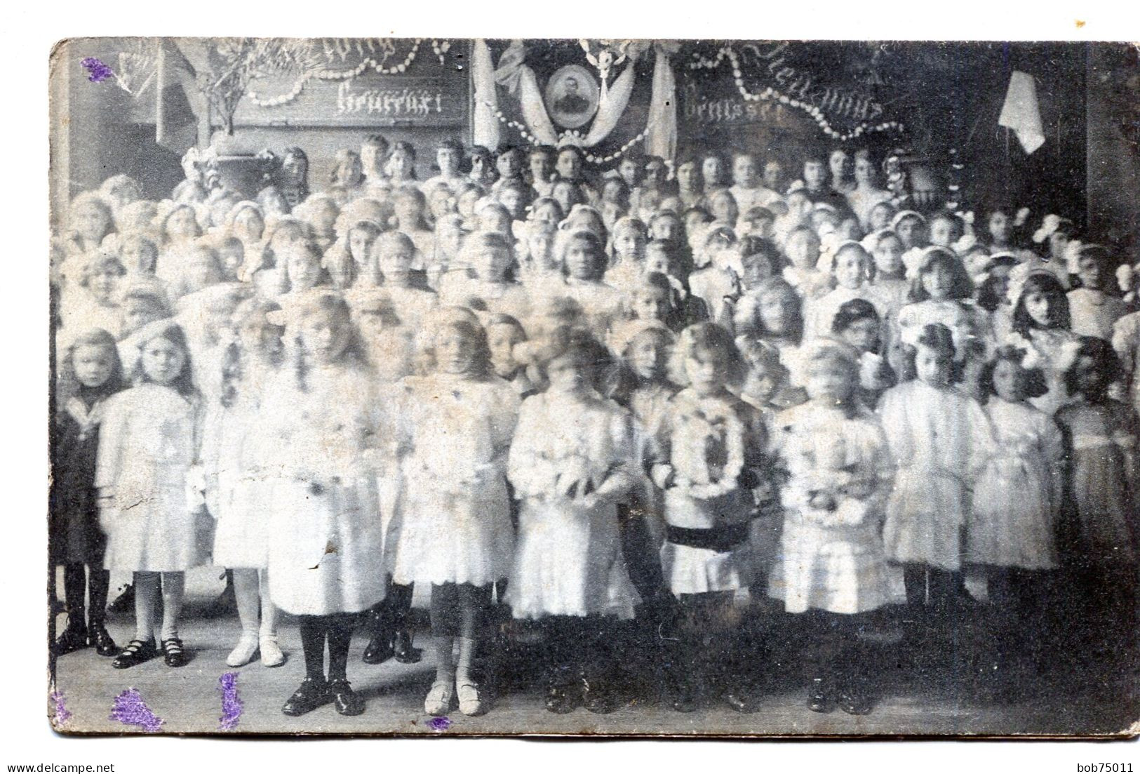 Carte Photo D'une Classe De Jeune Fille élégante Posant Dans Leurs école Vers 1905 - Anonyme Personen