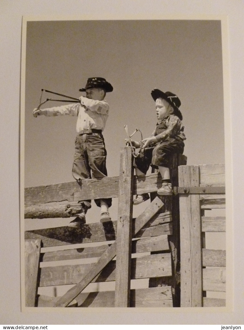 ENFANTS / Jeunes Cowboys - Carte Postale Moderne Issue D'une Photo De H. Armstrong Roberts - Tarjetas Humorísticas