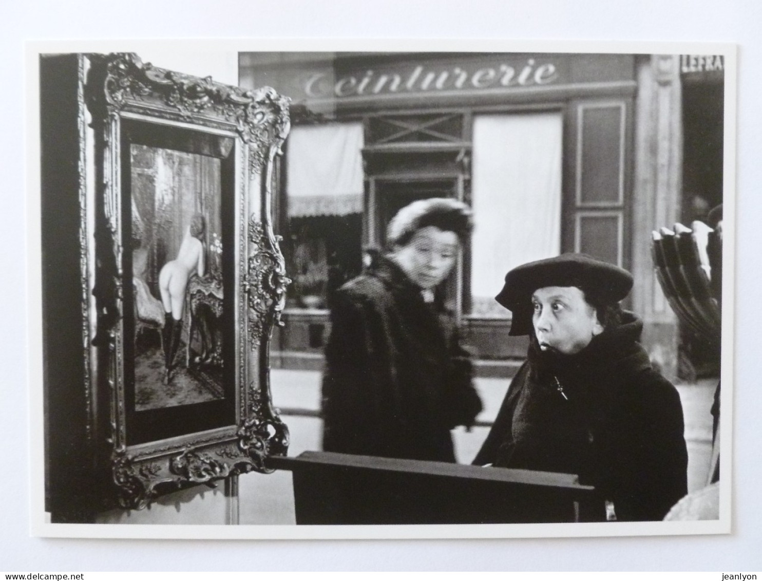 TABLEAU Femme De Dos, Nue -  Vitrine Boutique -  Femme Agée Devant Magasin - CP Moderne Issue D'une Photo De Doisneau - Pintura & Cuadros