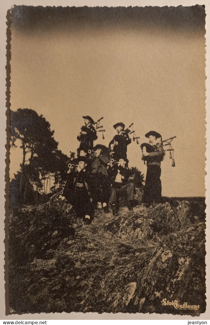 MUSIQUE / Nombreux Joueurs De Biniou - Carte Photo Studio Guillaume Rennes - Musica