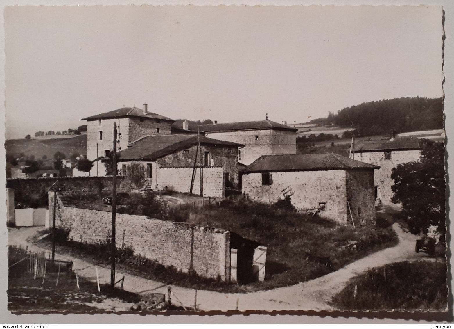 LA CHAPELLE DE MARDORE Par THIZY (69 Rhône) - Colonie De Vacances Saint Louis - Ensemble De Batiments - Thizy