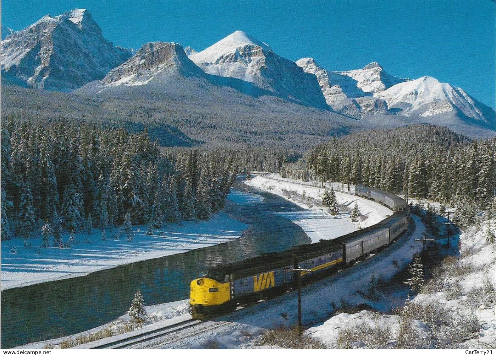 TRAIN. BANFF NATIONAL PARK CANADA. PRES DE LAKE LOUISE. 1989. - Treinen