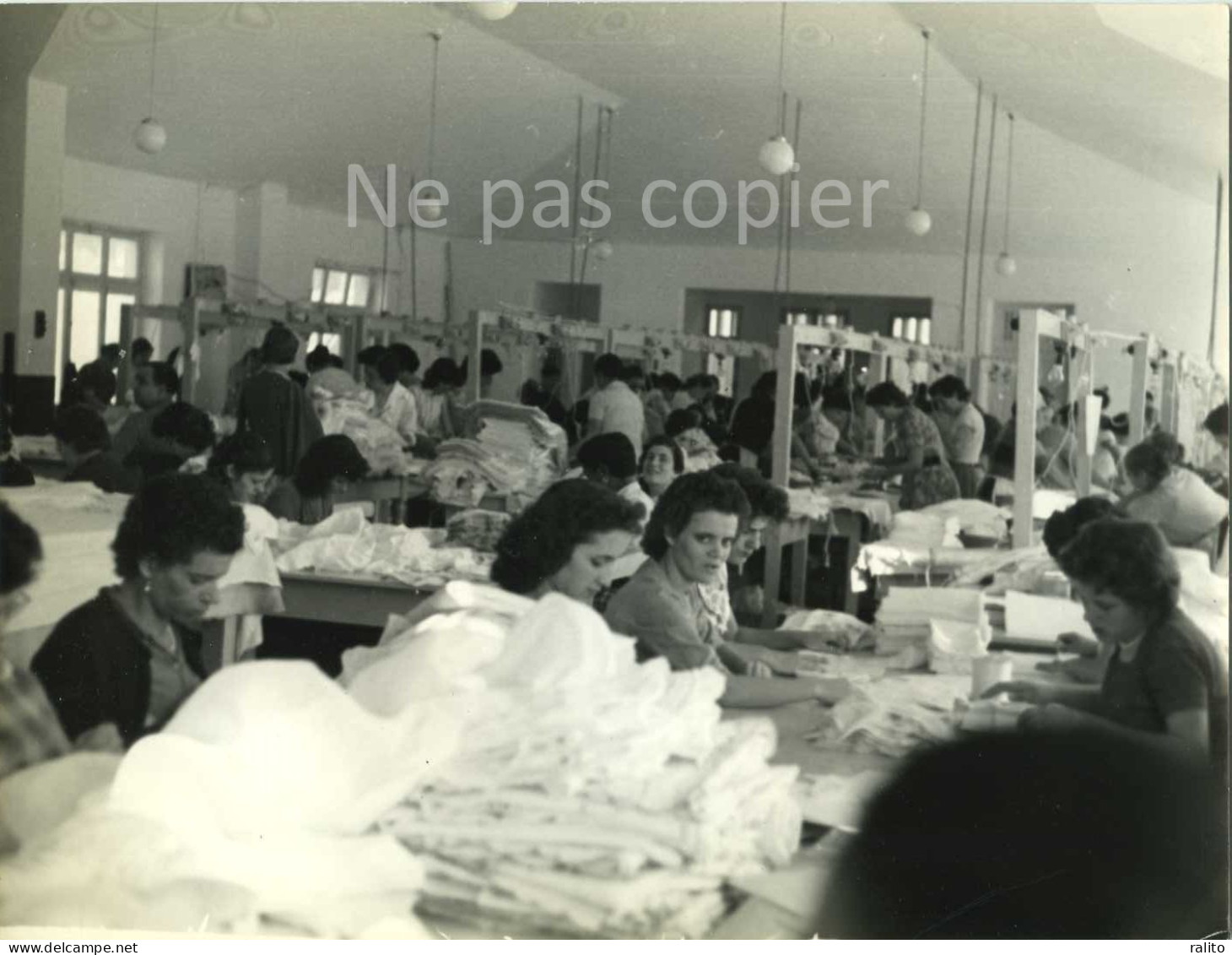 MADERE Vers 1960 Fabrique De DENTELLES Photo 18 X 24 Cm Par Victor BORLANDELLI - Lugares