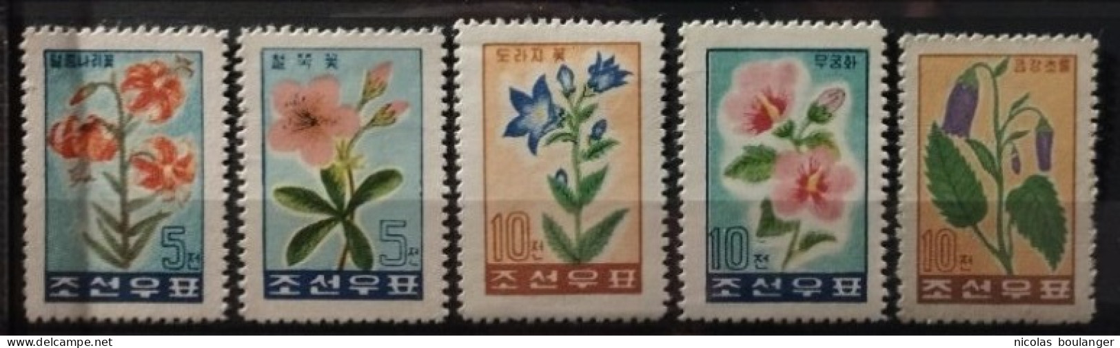 Corée Du Nord 1960-61 / Yvert N°223-227 / ** (sans Gomme) (le 225 Avec Gomme*) - Corée Du Nord