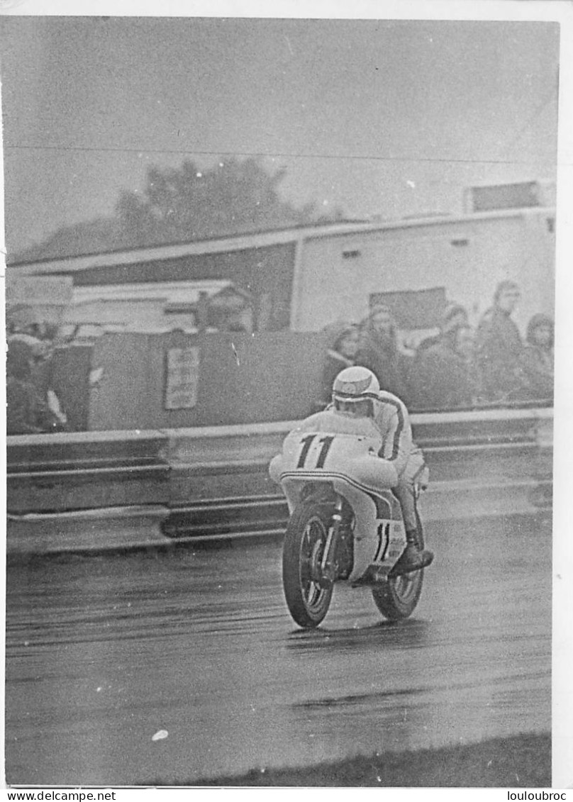 PILOTE MOTO DAVE CROXFORD NORTON JOHN PLAYER COURSE DE L'ANNEE 1974  RACE OF THE YEAR PHOTO DE PRESSE  18X13CM R1 - Sports