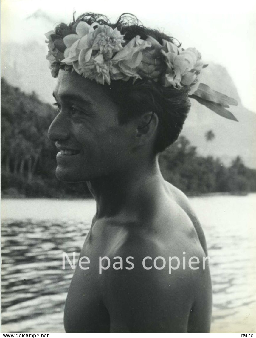 ILES DU VENT C.1960 Portrait D'homme Polynésie Photo 23 X 18 Cm Par V. BORLANDELLI - Lieux