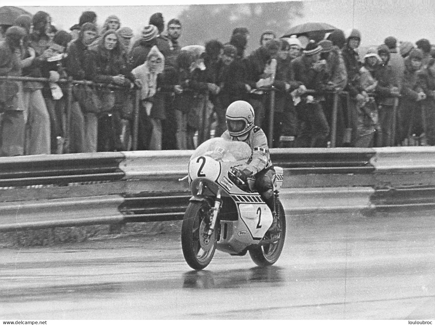 PILOTE MOTO KENNY ROBERTS  COURSE DE L'ANNEE 1974  RACE OF THE YEAR PHOTO DE PRESSE  18X13CM R1 - Sport