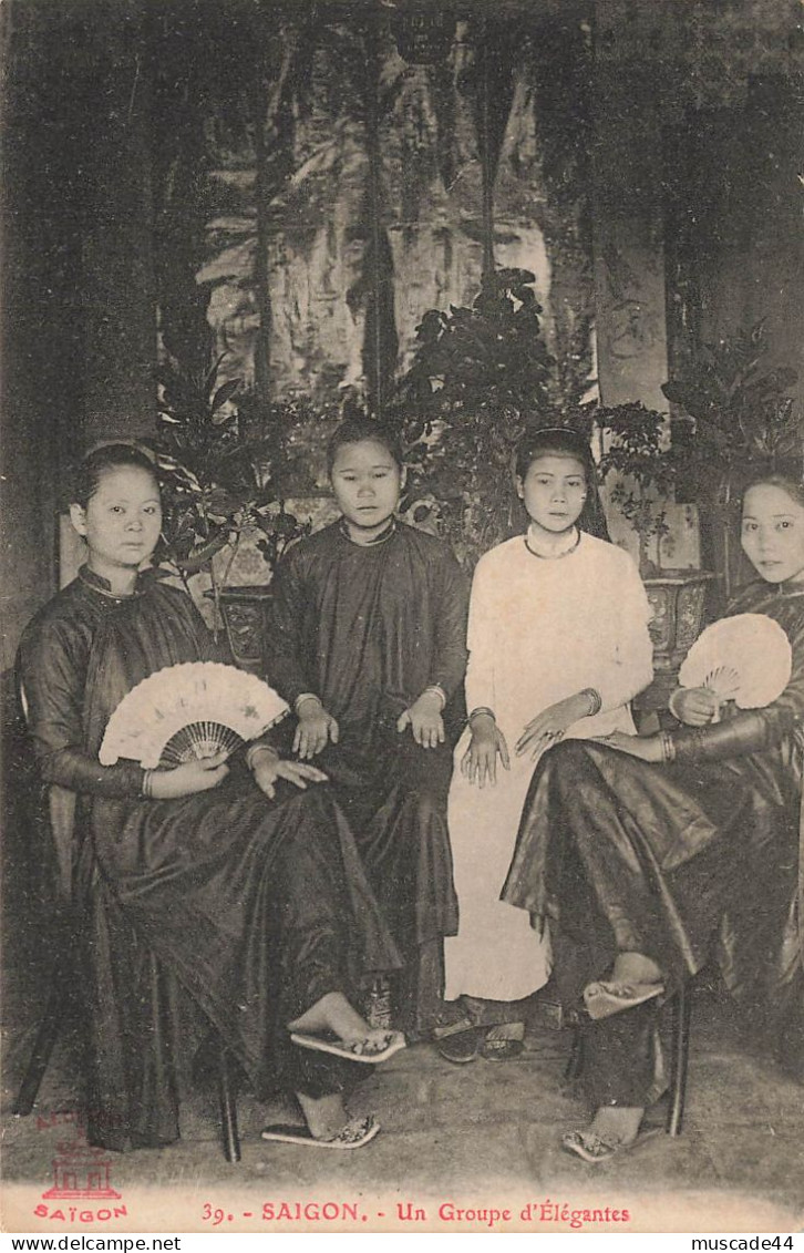 SAIGON - UN GROUPE D ELEGANTES - Vietnam