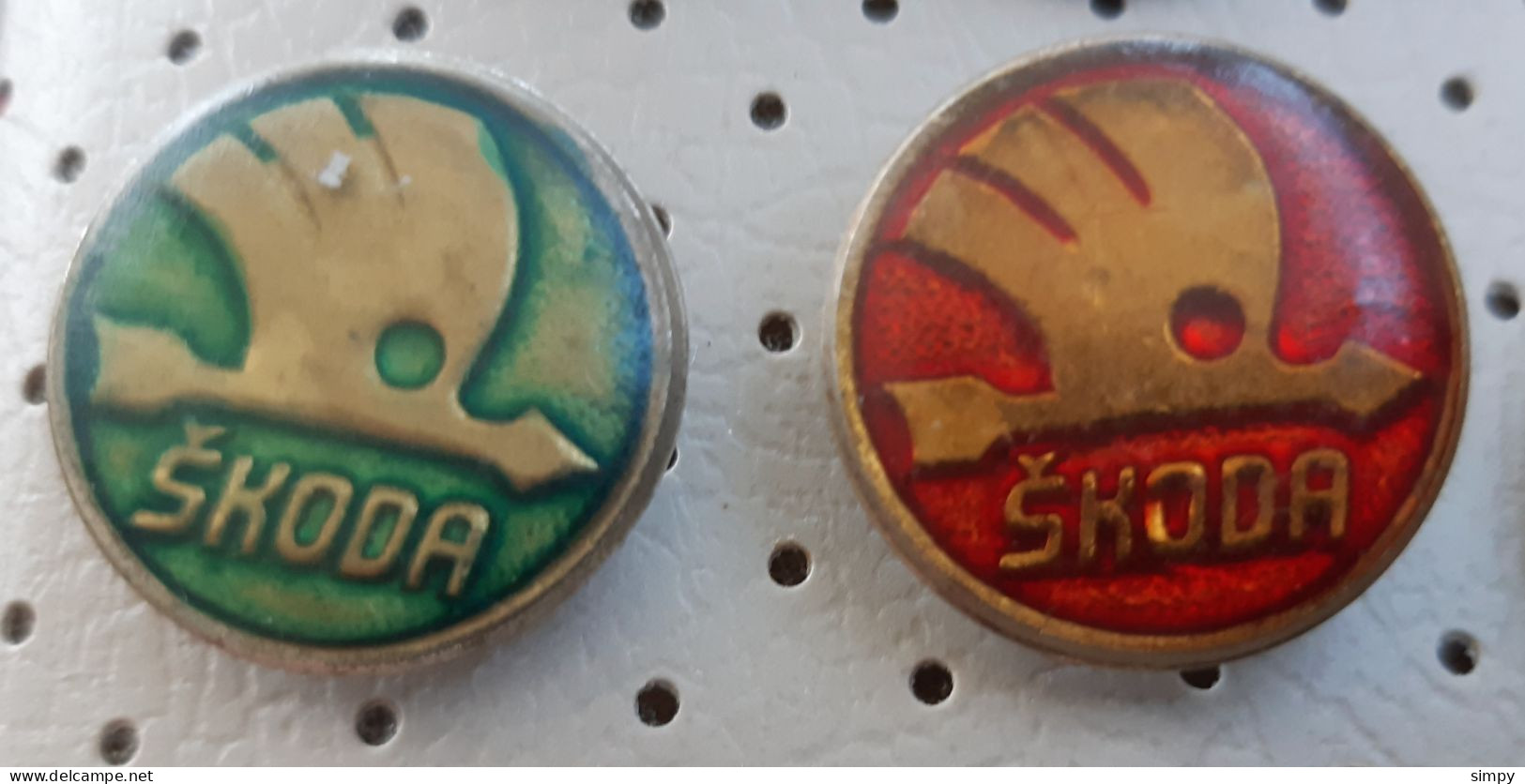 SKODA Auto Car Logo Vintage Pins Diameter 17mm - Other & Unclassified