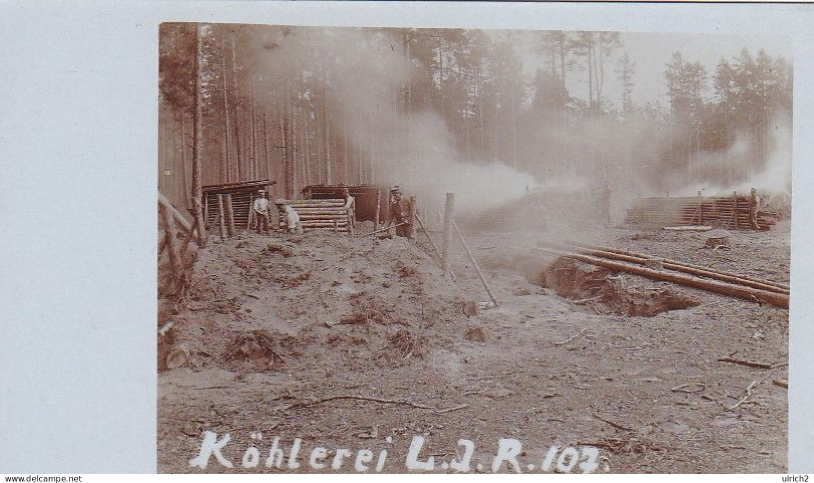 AK Foto Köhlerei L.I.R. 107 - Deutsche Soldaten - 1. WK (69056) - Weltkrieg 1914-18