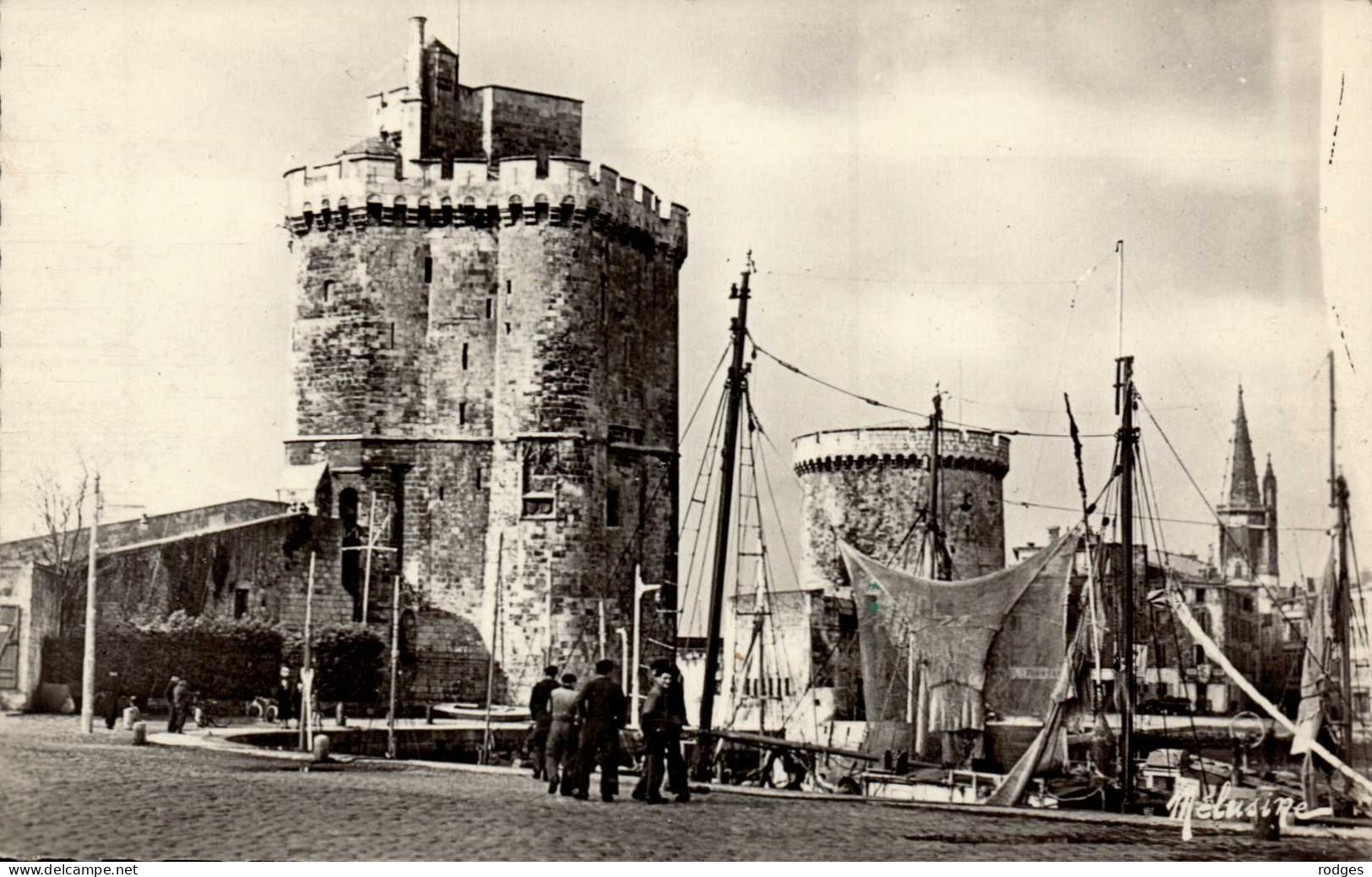 17, Cpsm  LA ROCHELLE , 81 , L'Entrée Du Port Et La Tour De La Lanterne (14628.V24) - La Rochelle