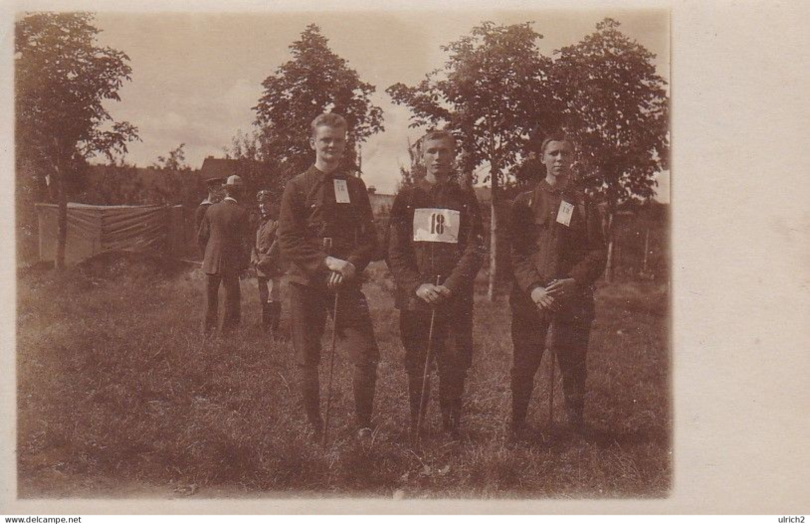 AK Foto Deutsche Soldaten Mit Startnummern - Erinnerung An Armeegepäckmarsch 1916 (69057) - Guerre 1914-18
