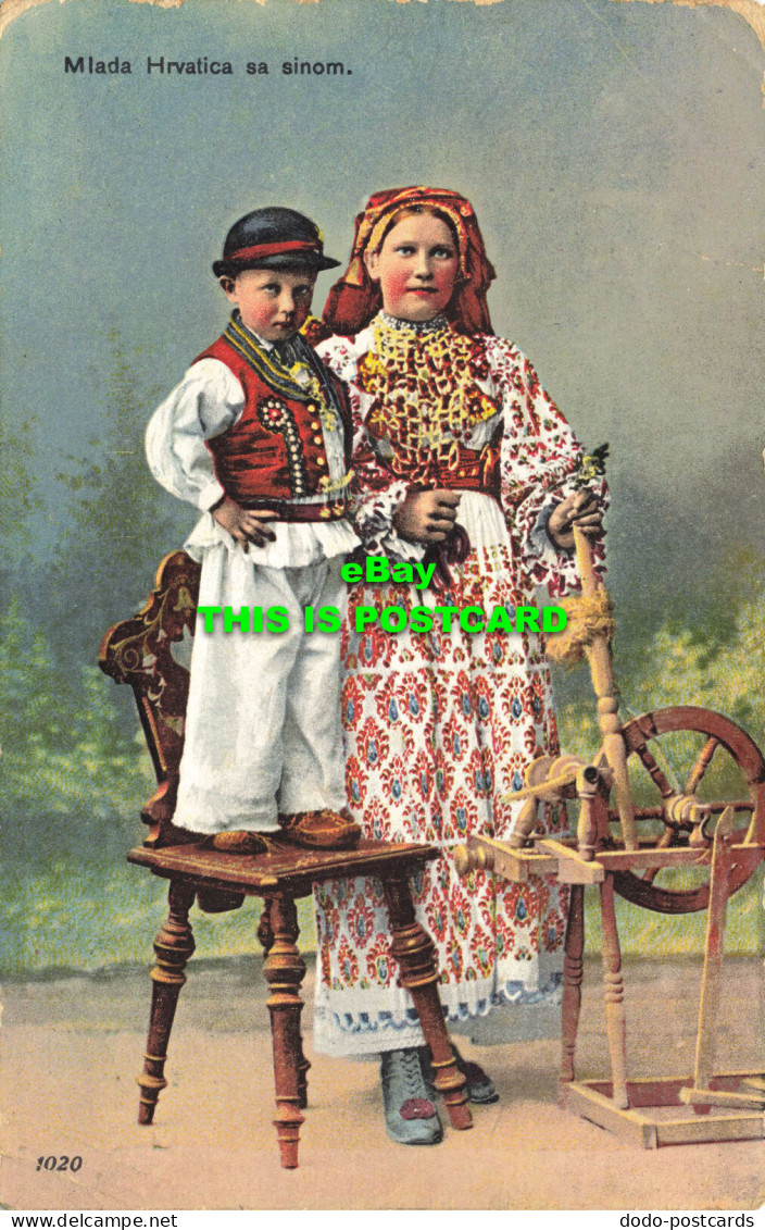 R565518 Mlada Hrvatica Sa Sinom. 1020. B. W. Wien. 1911 - Welt