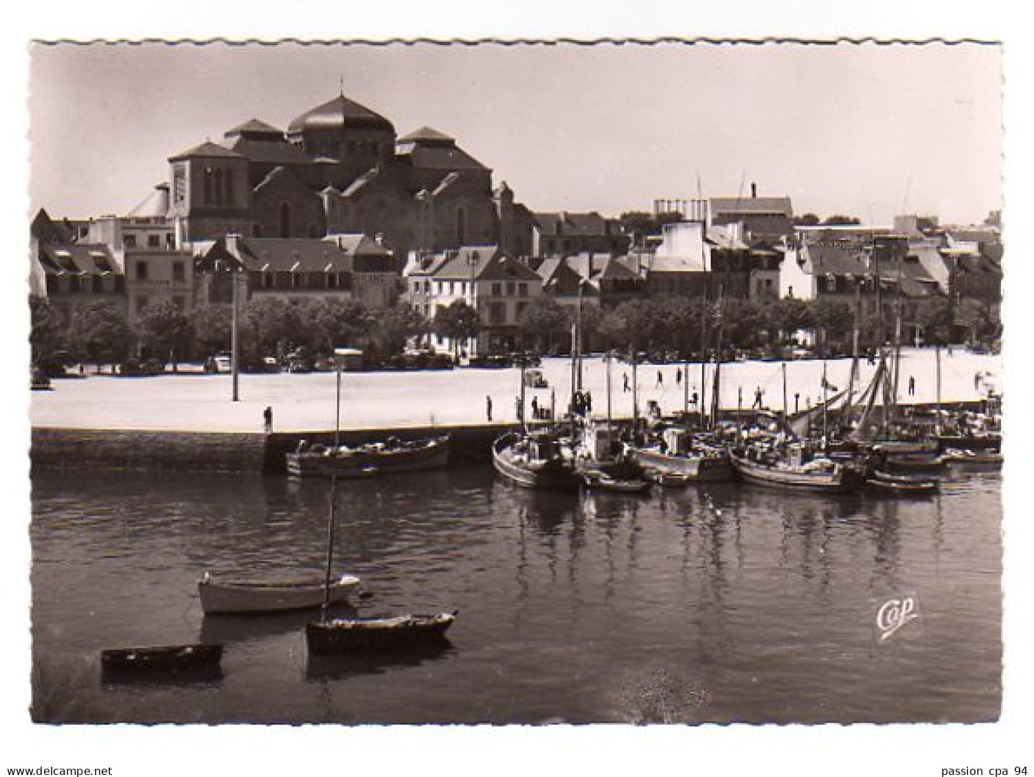 S18-009 Concarneau - Le Port Et La Ville - Concarneau