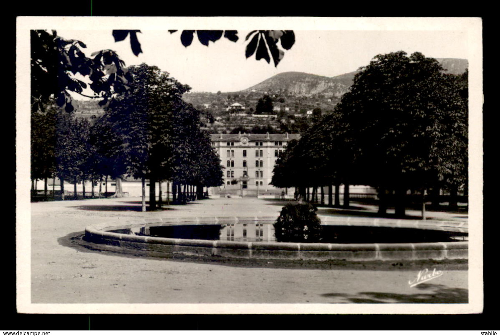 34 - LODEVE - LE BASSIN DU PARC ET LES CASERNES - Lodeve