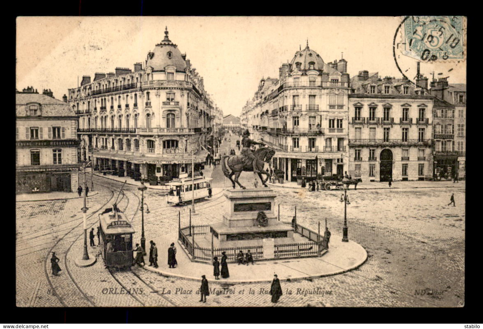 45 - ORLEANS - PLACE DU MARTROI ET RUE DE LA REPUBLIQUE - TRAMWAYS - Orleans