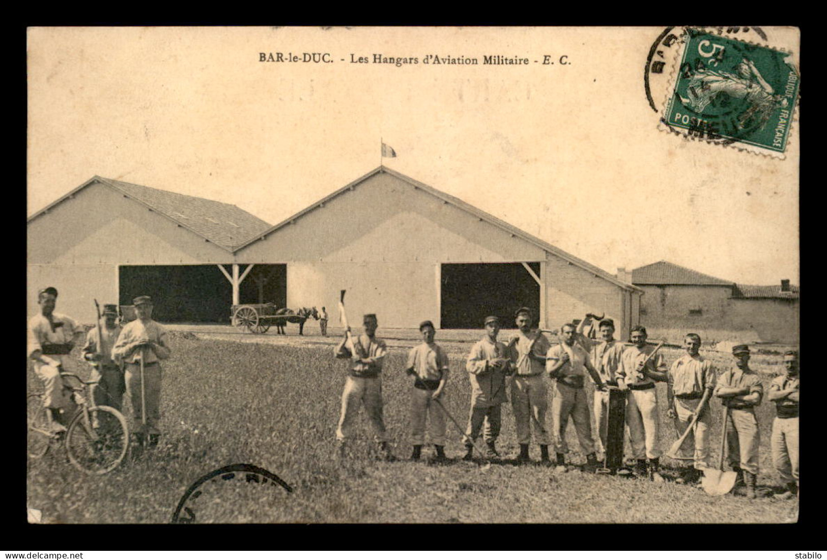 55 - BAR-LE-DUC - LES HANGARS D'AVIATION MILITAIRE - EDITEUR E.C. - Bar Le Duc