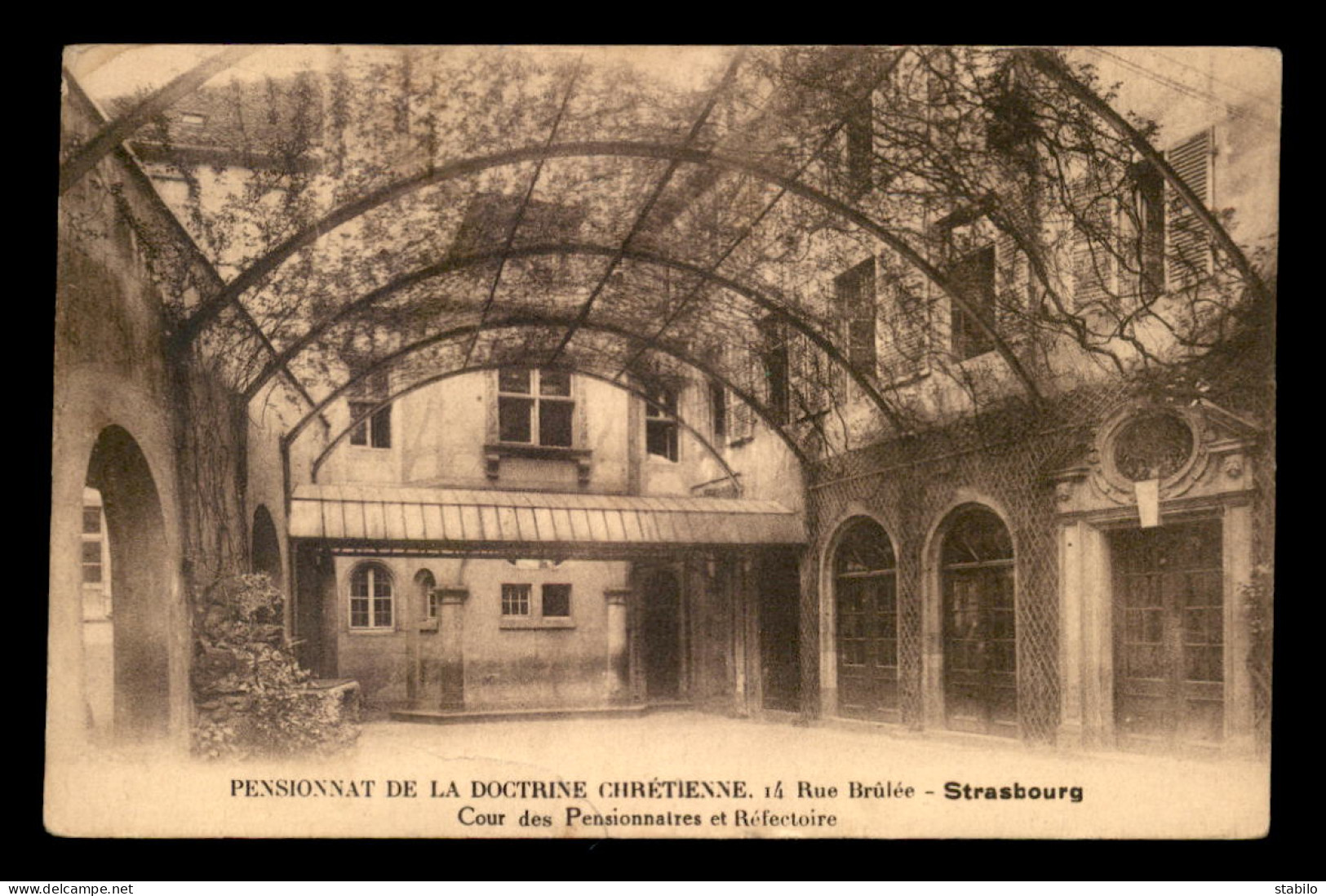 67 - STRASBOURG - PENSIONNAT DE LA DOCTRINE CHRETIENNE, 14 RUE BRULEE - COUR ET REFECTOIRE - VOIR ETAT - Strasbourg