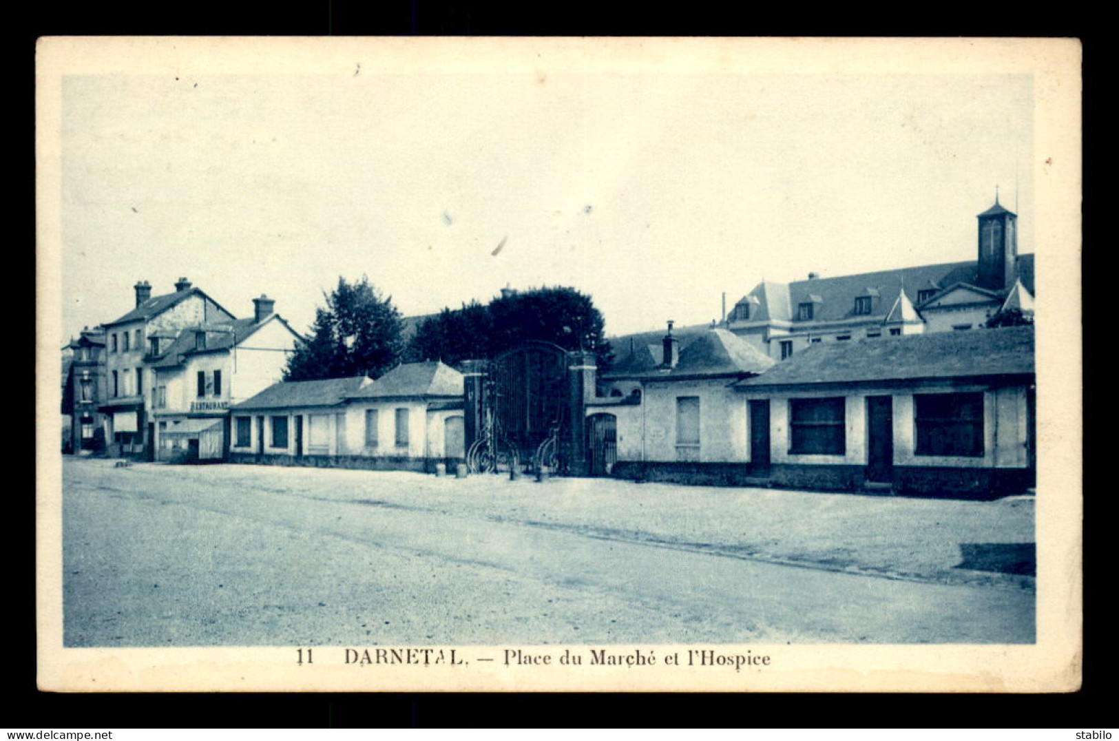 76 - DARNETAL - PLACE DU MARCHE ET L'HOSPICE - Darnétal