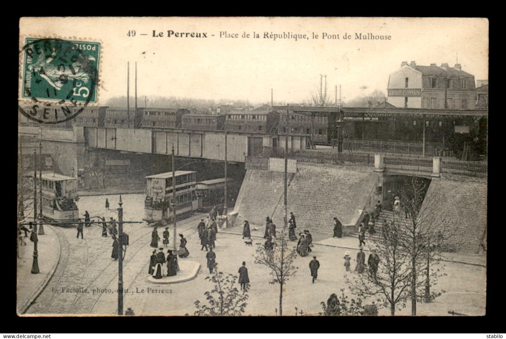 94 - LE PERREUX-SUR-MARNE - PLACE DE LA REPUBLIQUE ET LE PONT DE MULHOUSE - TRAMWAYS - Le Perreux Sur Marne