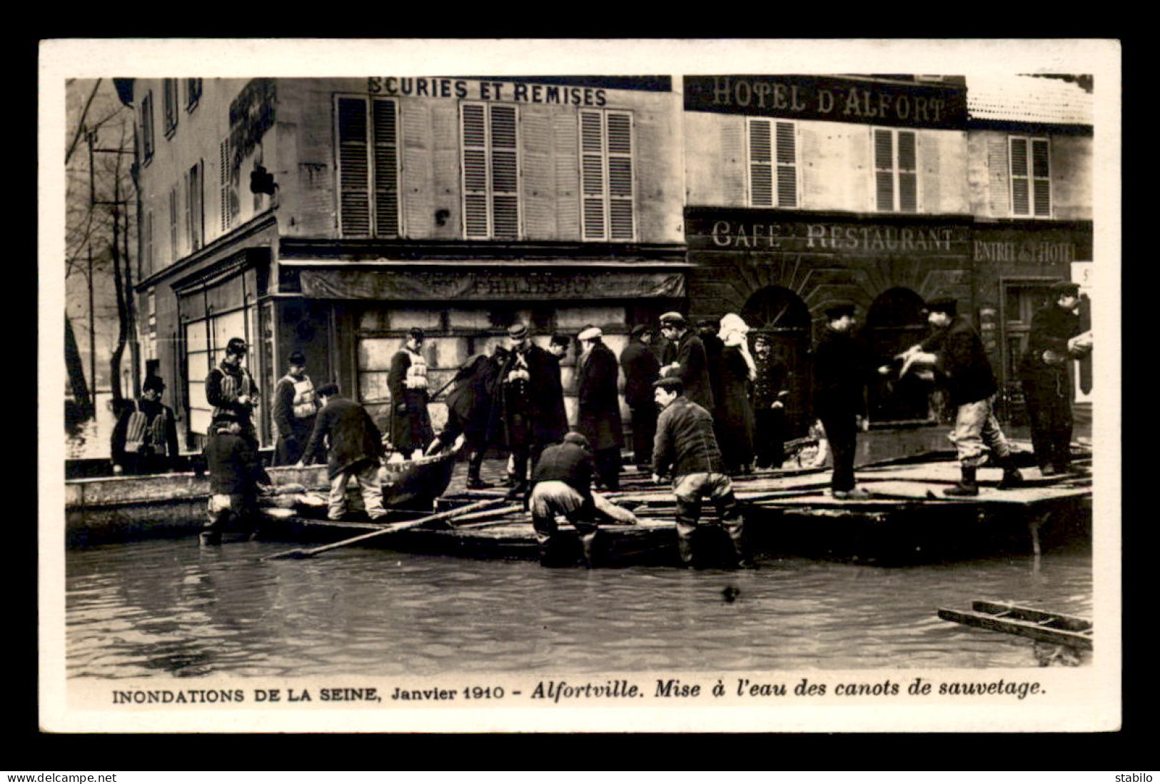 94 - ALFORTVILLE - INONDATIONS DE 1910 - MISE A L'EAU DES CANOTS DE SAUVETAGE - Alfortville