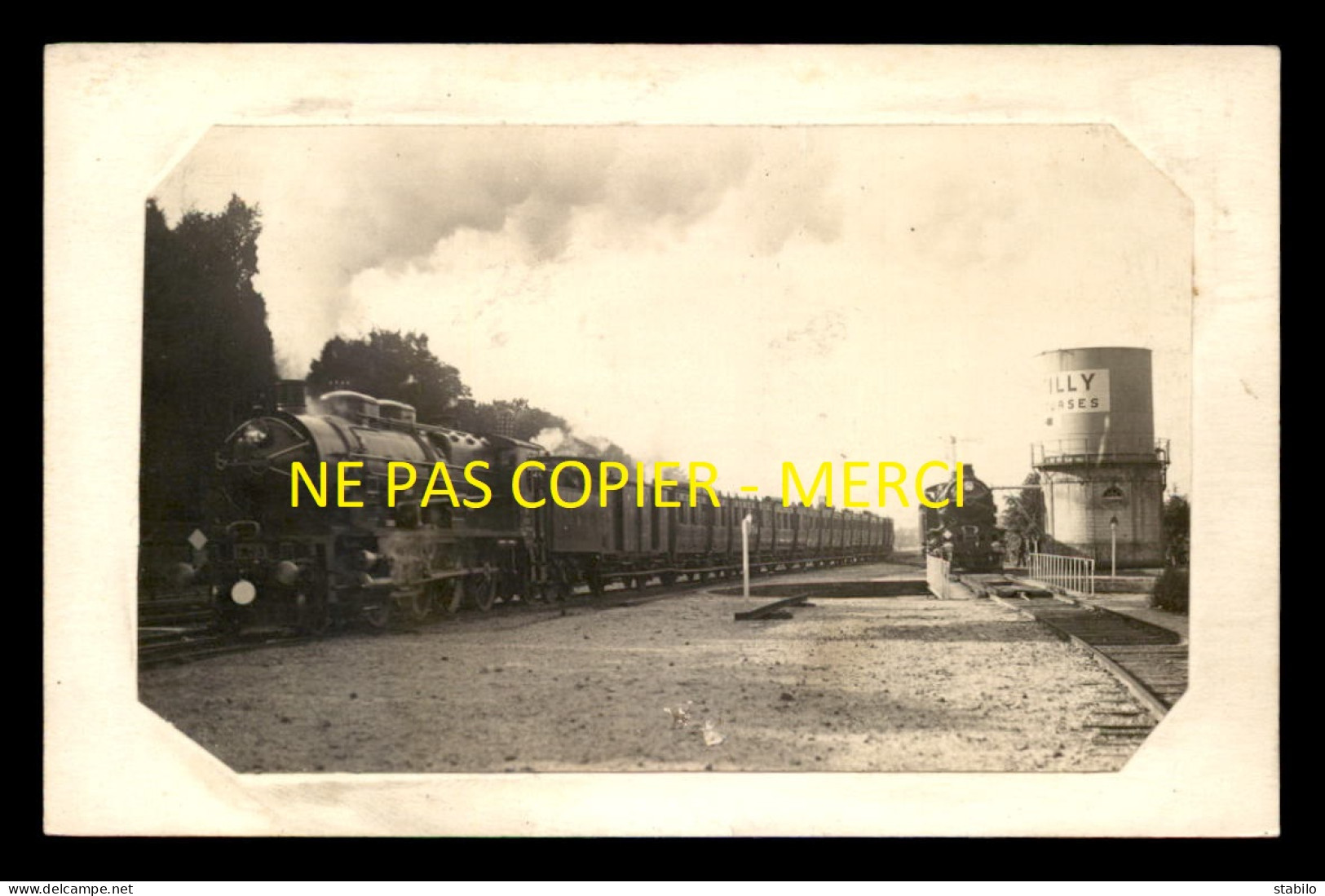GARE DE CHANTILLY-COURSES - LOCOMOTIVE N° 428 TRACTANT UN TRAIN DE VOYAGEURS - FORMAT 14 X 9 CM - Eisenbahnen