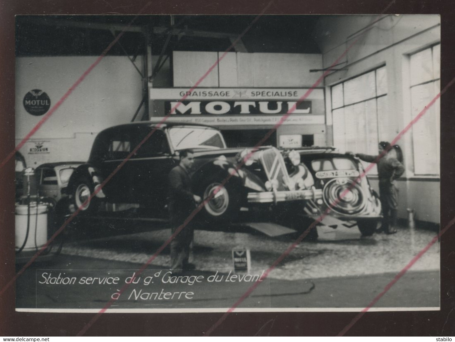 AUTOMOBILES - NANTERRE (HAUTS-DE-SEINE) - GRAND GARAGE DU LEVANT - POMPE A ESSENCE - TRACTION - 2 PHOTOS FT 13 X 9 CM - Automobiles