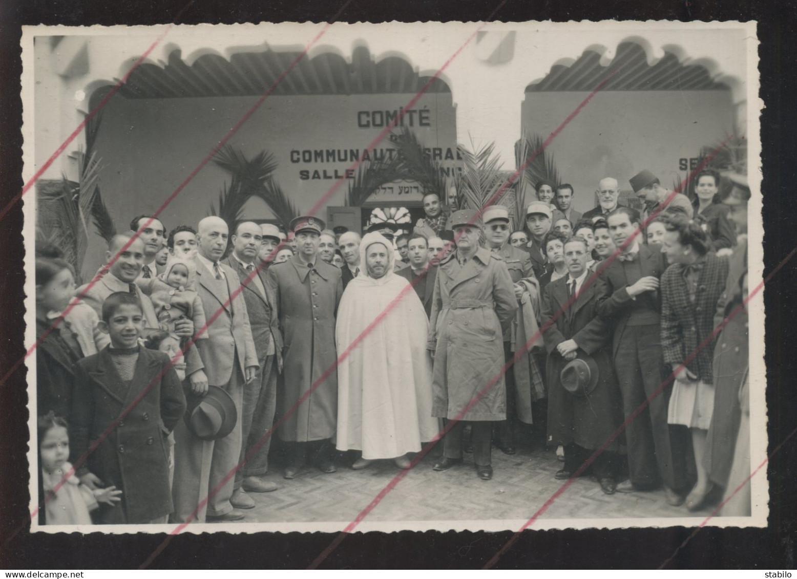 MAROC - FES - JUDAISME - VISITE DES AUTORITES FRANCAISES ET MAROCAINES A LA COMMUNAUTE ISRAELITE - 1944 - FT 17.5 X 12 C - Lieux