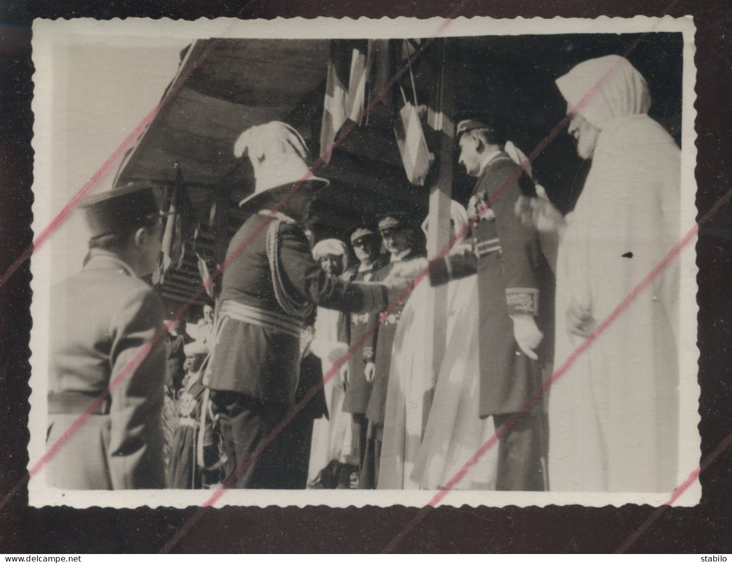 MAROC - MARRAKECH - CEREMONIE EN 1939 - 5 PHOTOS FORMAT 11 X 8.5 CM ET 11 X 7 CM - Lieux