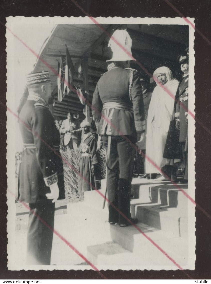 MAROC - MARRAKECH - CEREMONIE EN 1939 - 5 PHOTOS FORMAT 11 X 8.5 CM ET 11 X 7 CM