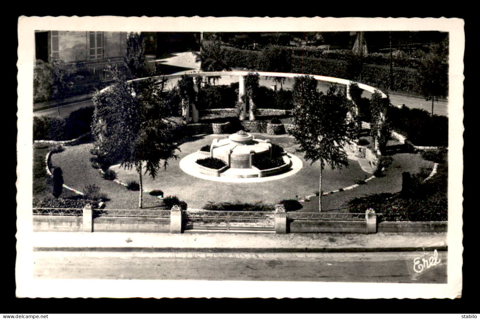 24 - RIBERAC - LE MONUMENT AUX FUSILLES DE 1944 - Riberac