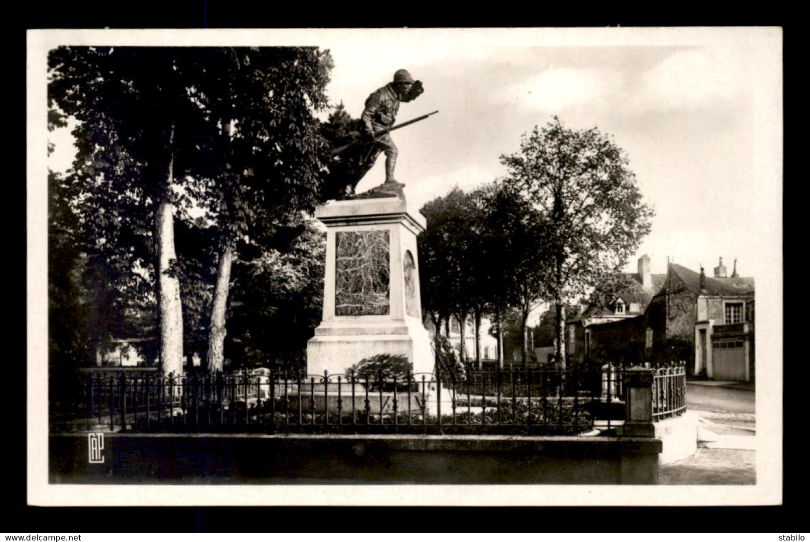 53 - CHATEAU GONTIER - LE MONUMENT AUX MORTS - Chateau Gontier