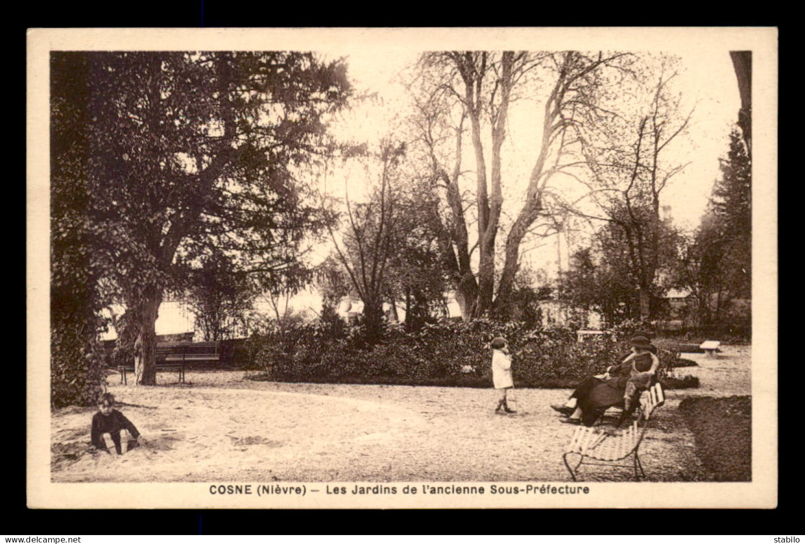 58 - COSNE - LES JARDINS DE L'ANCIENNE SOUS-PREFECTURE - Cosne Cours Sur Loire