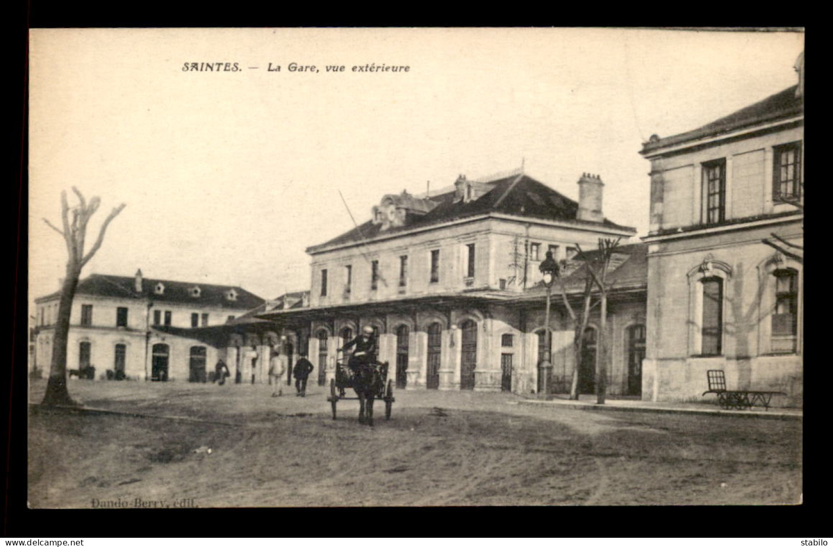 17 - SAINTES - FACADE DE LA GARE DE CHEMIN DE FER - Saintes