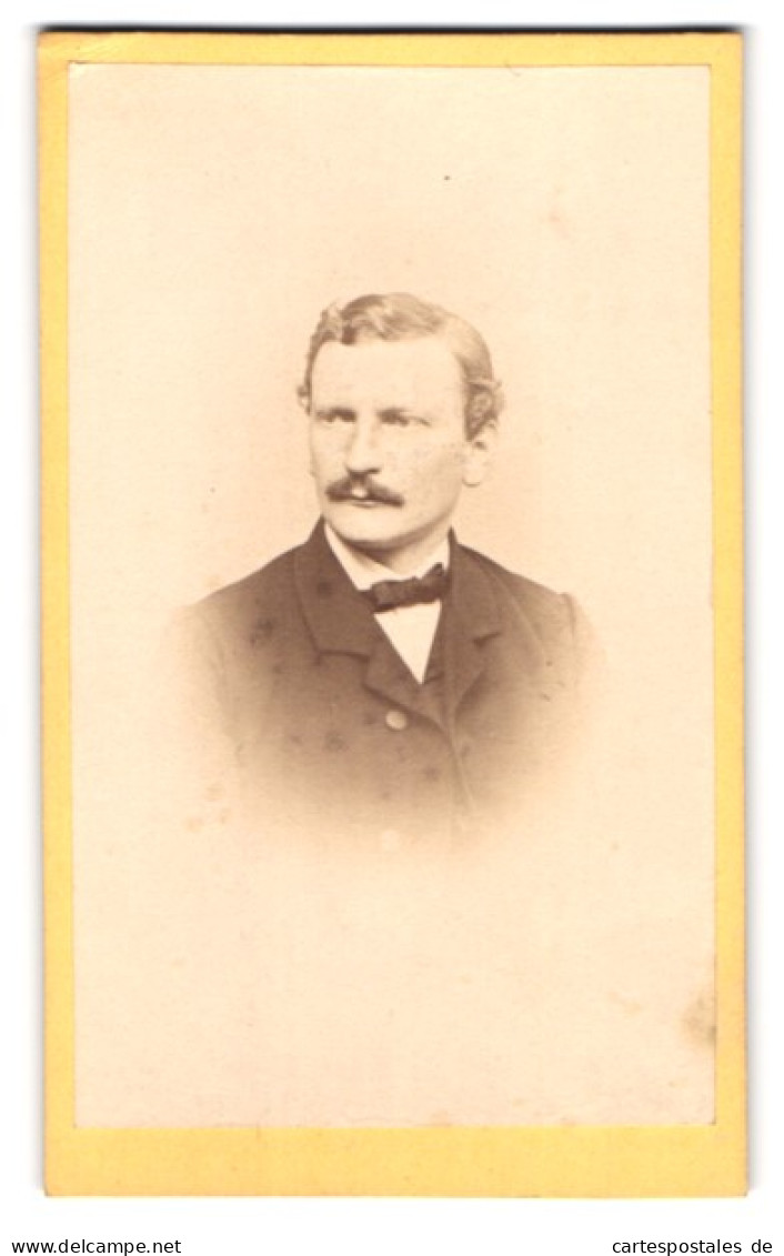 Fotografie Ernst Ulbricht, Stralsund, Ossenreyer Str. 20, Portrait Apotheker Gustav Weissenborn Im Anzug  - Anonymous Persons