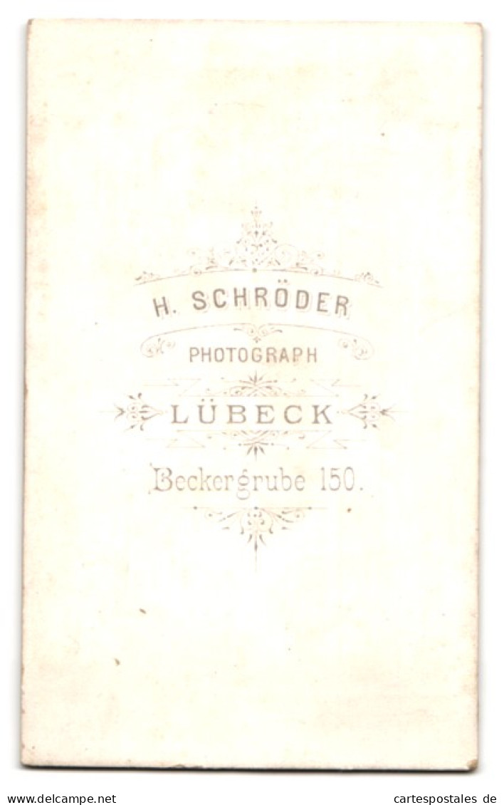 Fotografie H. Schröder, Lübeck, Beckregrube 150, Portrait Junger Knabe Im Wintermantel Mit Mütze  - Anonymous Persons