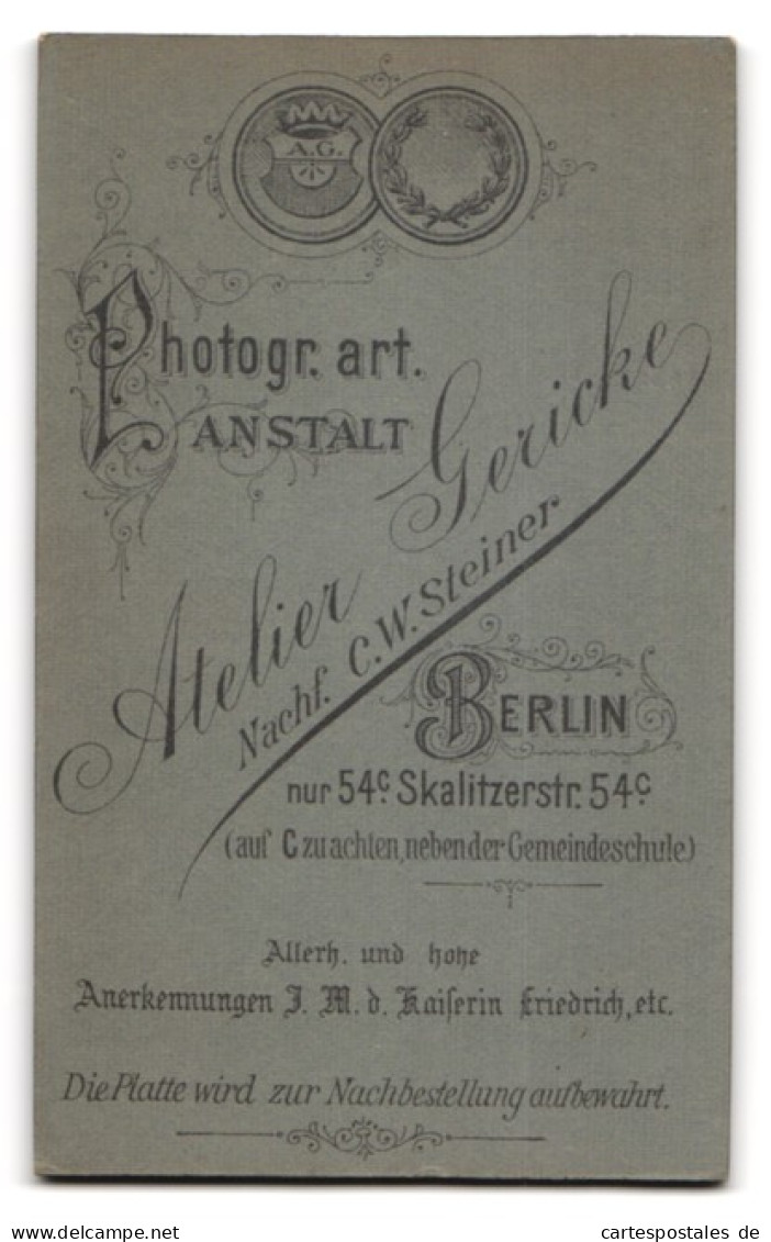 Fotografie Atelier Gericke, Berlin-SO, Skalitzerstr. 54 C, Junger Herr Im Anzug Mit Krawatte  - Anonymous Persons