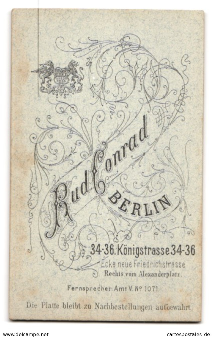 Fotografie Rud. Conrad, Berlin-C., König-Str. 34-36, Zwei Modisch Gekleidete Jungen Mit Reifen  - Anonymous Persons