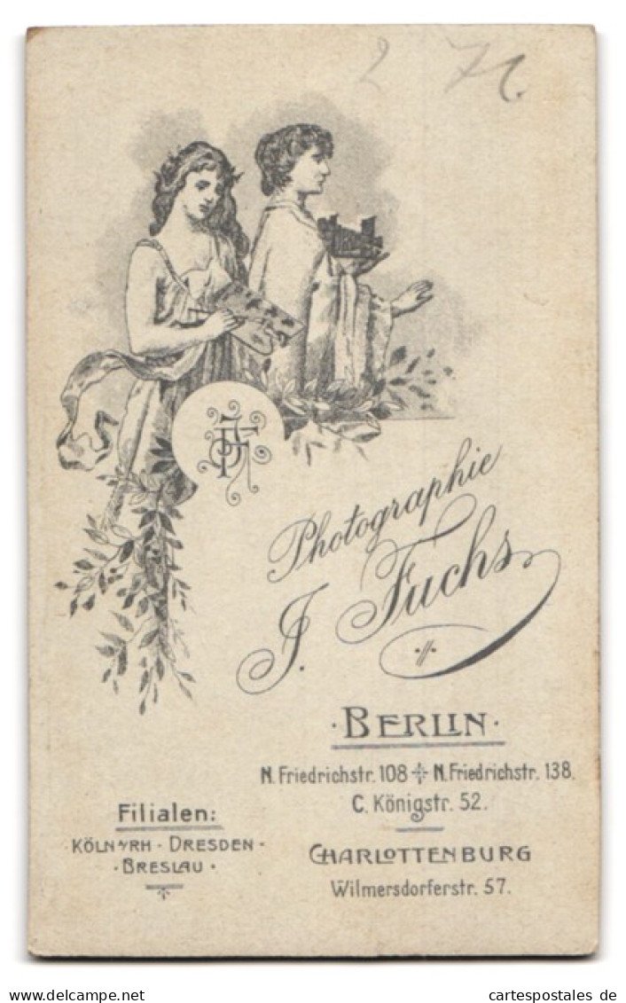 Fotografie J. Fuchs, Berlin-N. Friedrichstr. 108, Modisch Gekleidete Dame Mit Kragenbrosche  - Persone Anonimi