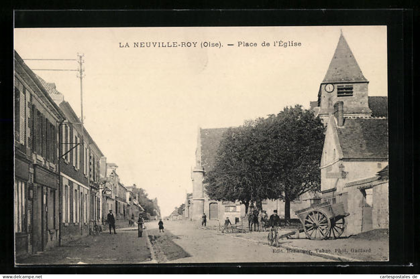 CPA La Neuville-Roy, Place De L`Eglise  - Andere & Zonder Classificatie