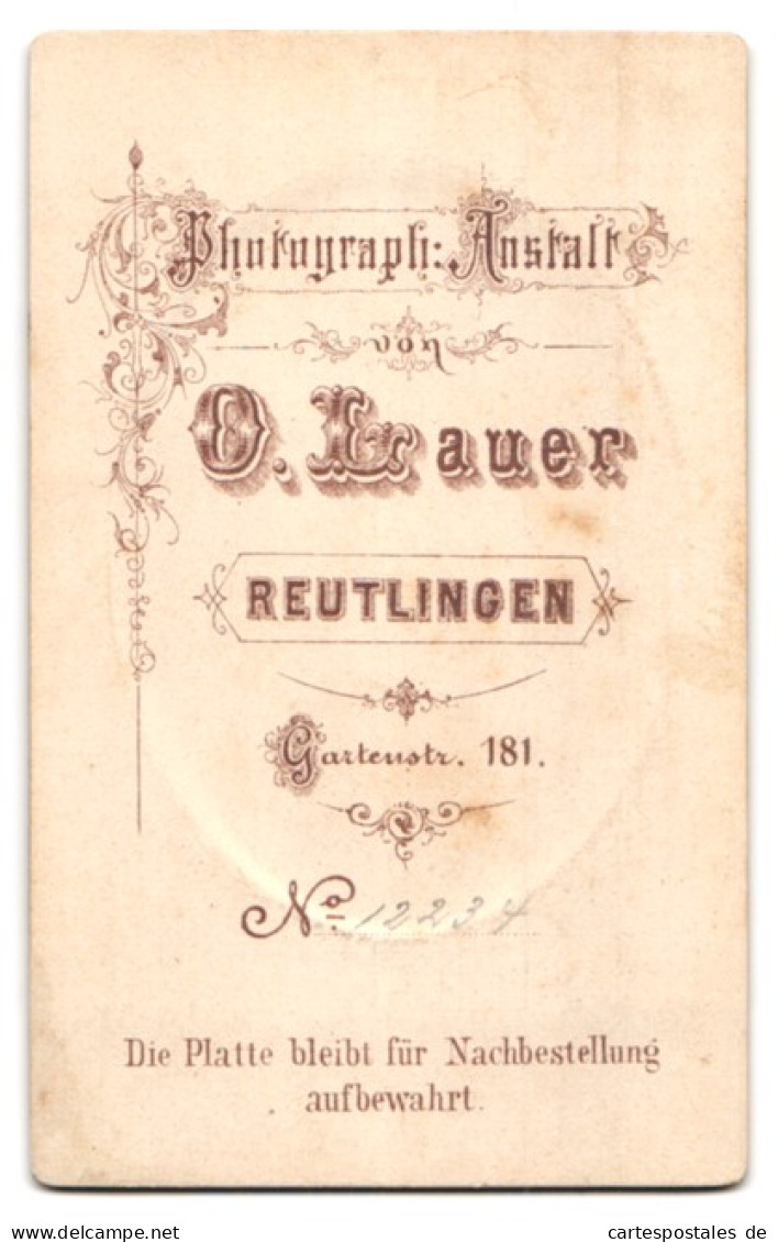 Fotografie O. Lauer, Reutlingen, Gartenstrasse 181, Bürgerliche Frau Mit Geflochtenem Haar  - Personas Anónimos