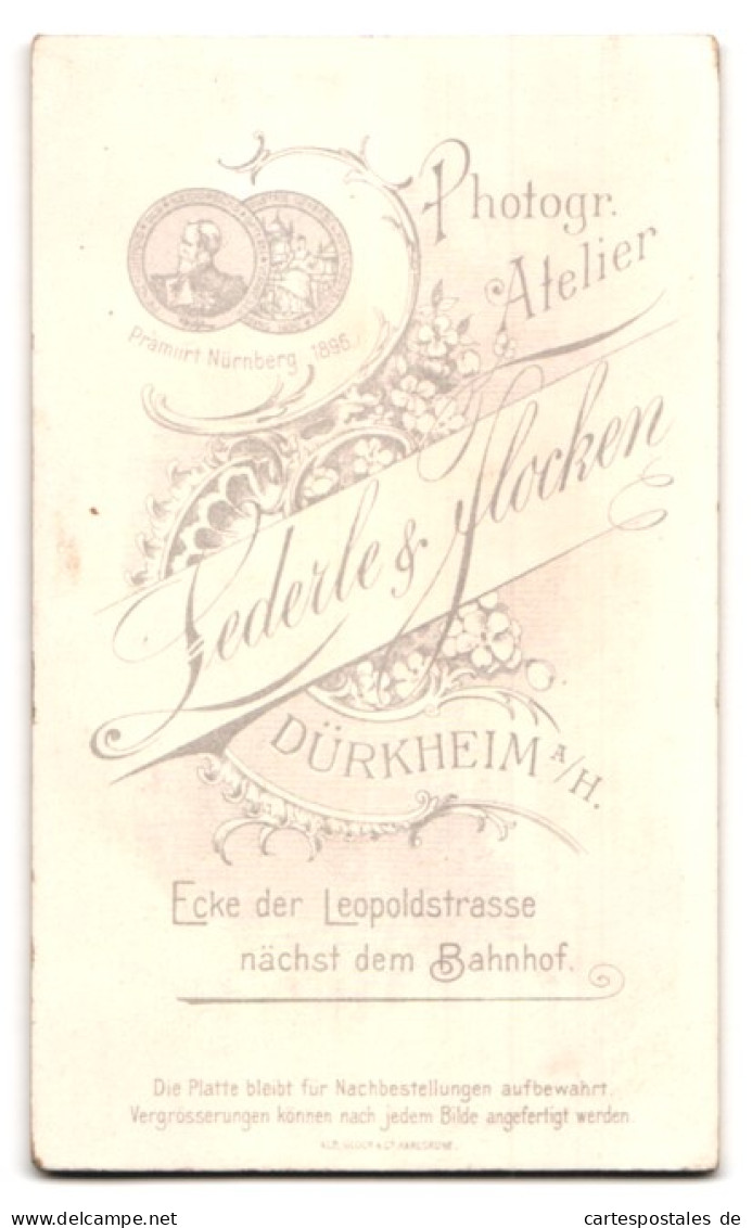 Fotografie Lederle & Flocken, Dürkheim A. H., Bürgerlicher Herr Mit Gescheiteltem Haar Im Anzug  - Personnes Anonymes