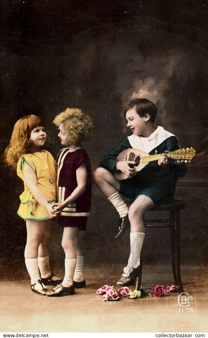 Children Girls And Boy Playing A Mandolin And Dancing Vintage Original Postcard Real Photo Made In France - Retratos
