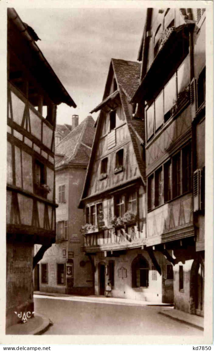 Strassbourg - La Rue Du Bain - Strasbourg