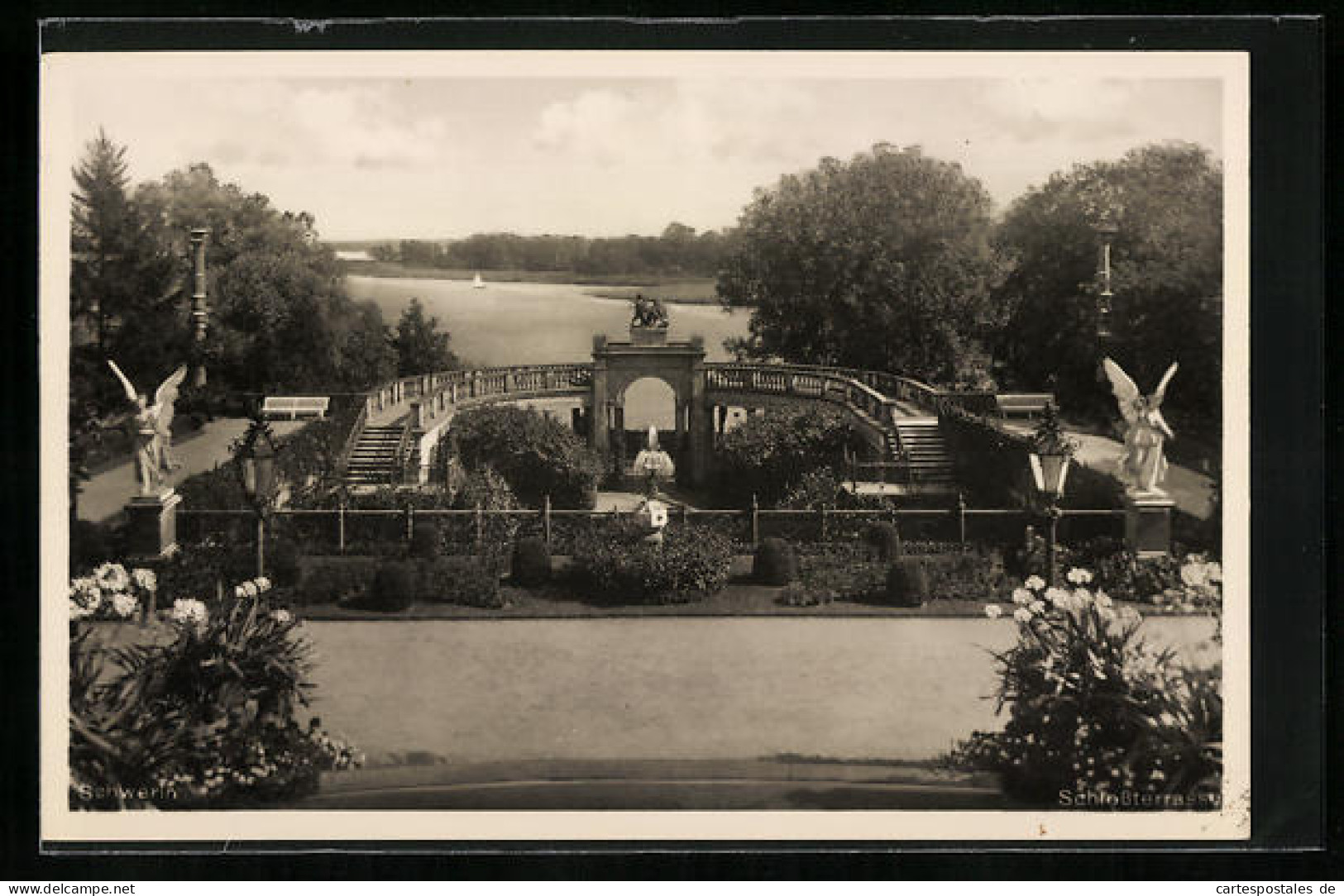 AK Schwerin, Terrasse Im Schlossgarten  - Schwerin